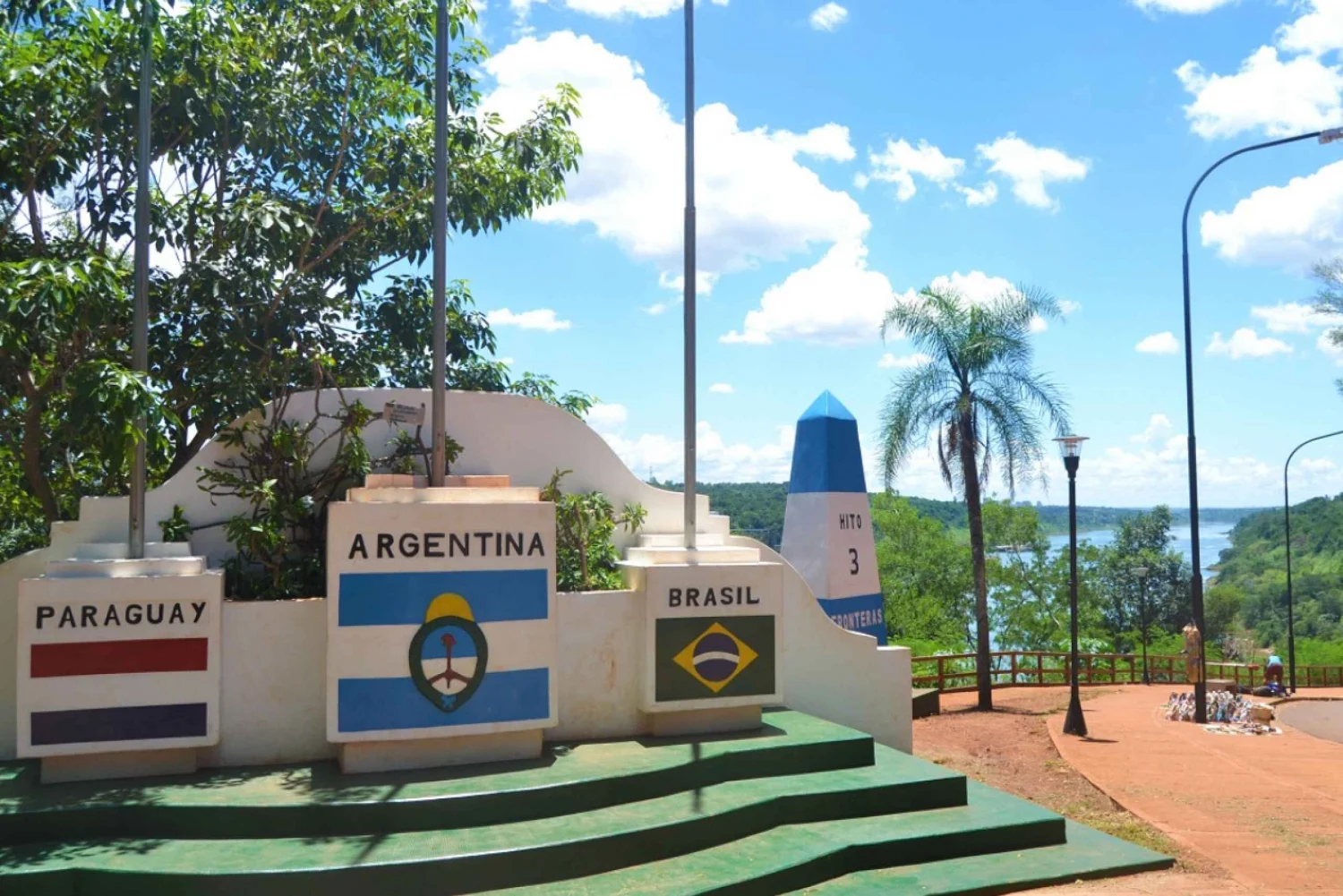 hito tres fronteras
