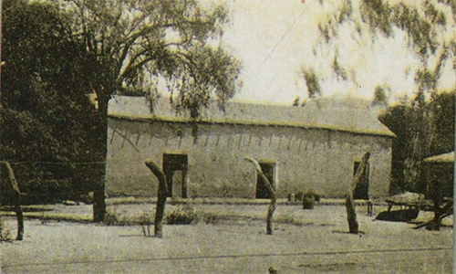 Imagen de archivo del aspecto original de la rústica casa de adobe de la familia de Fray Mamerto Esquiú