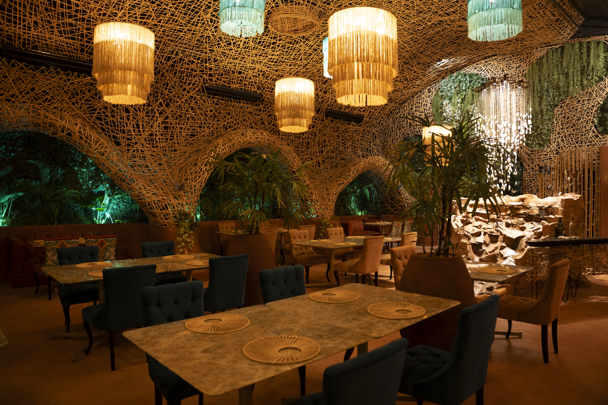 Restaurante con techo de tacuara