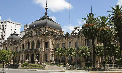 Foto actual de la Casa de Gobierno de Tucumán en todo su esplendor.